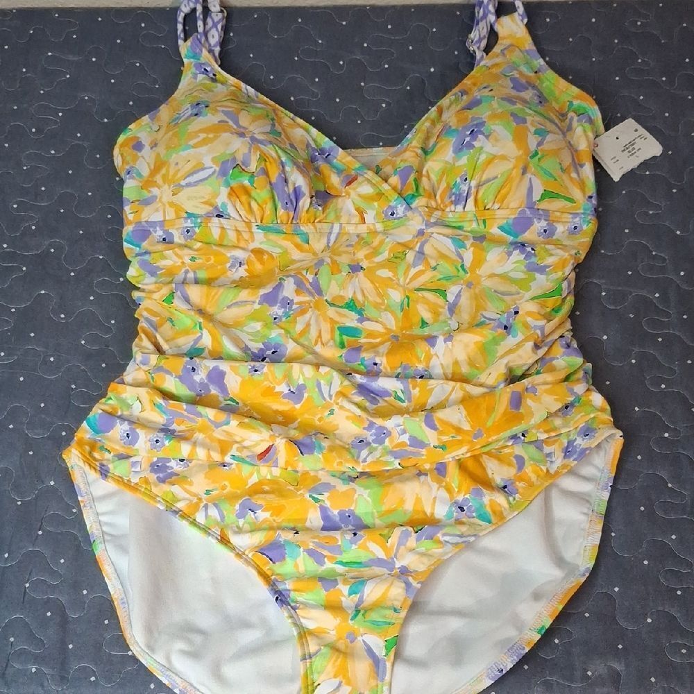 Catalina Floral Swimwear size large NWT
